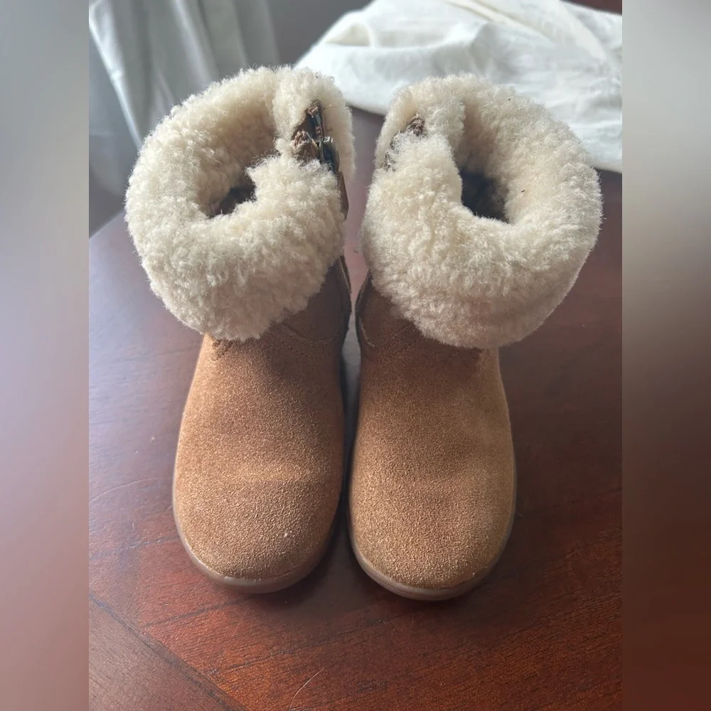 UGG Tan and Cream Shearling Boots size 7
